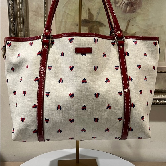 Gucci GG Supreme Heart Print Joy Tote Bag with COA  EUC - Picture 4 of 17